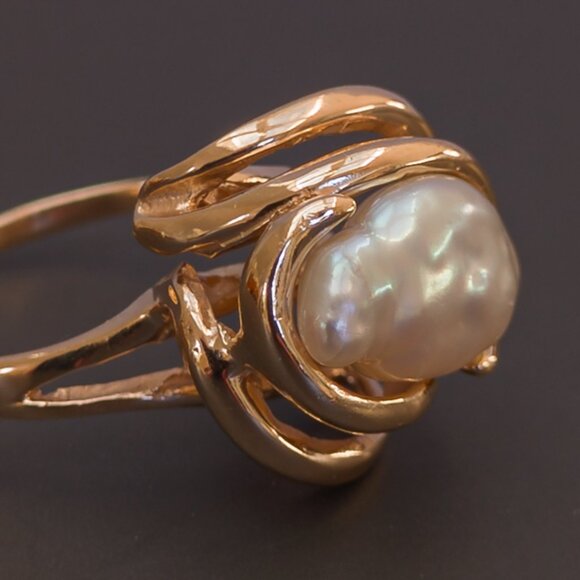 Vintage 14k Gold Sculptural Swirl Ring with Baroque Freshwater Pearl — Size 6.75 - Picture 1 of 14